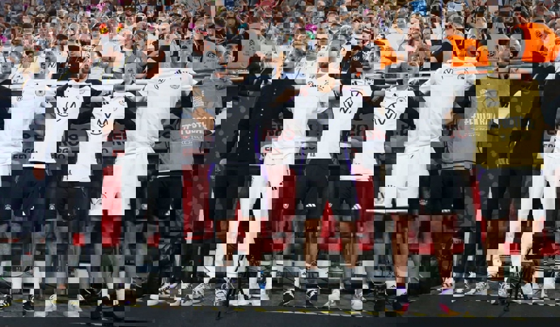 2082865