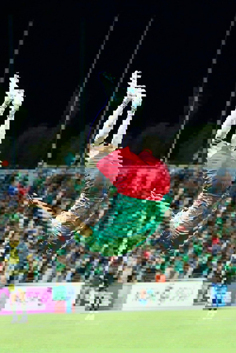 2082843