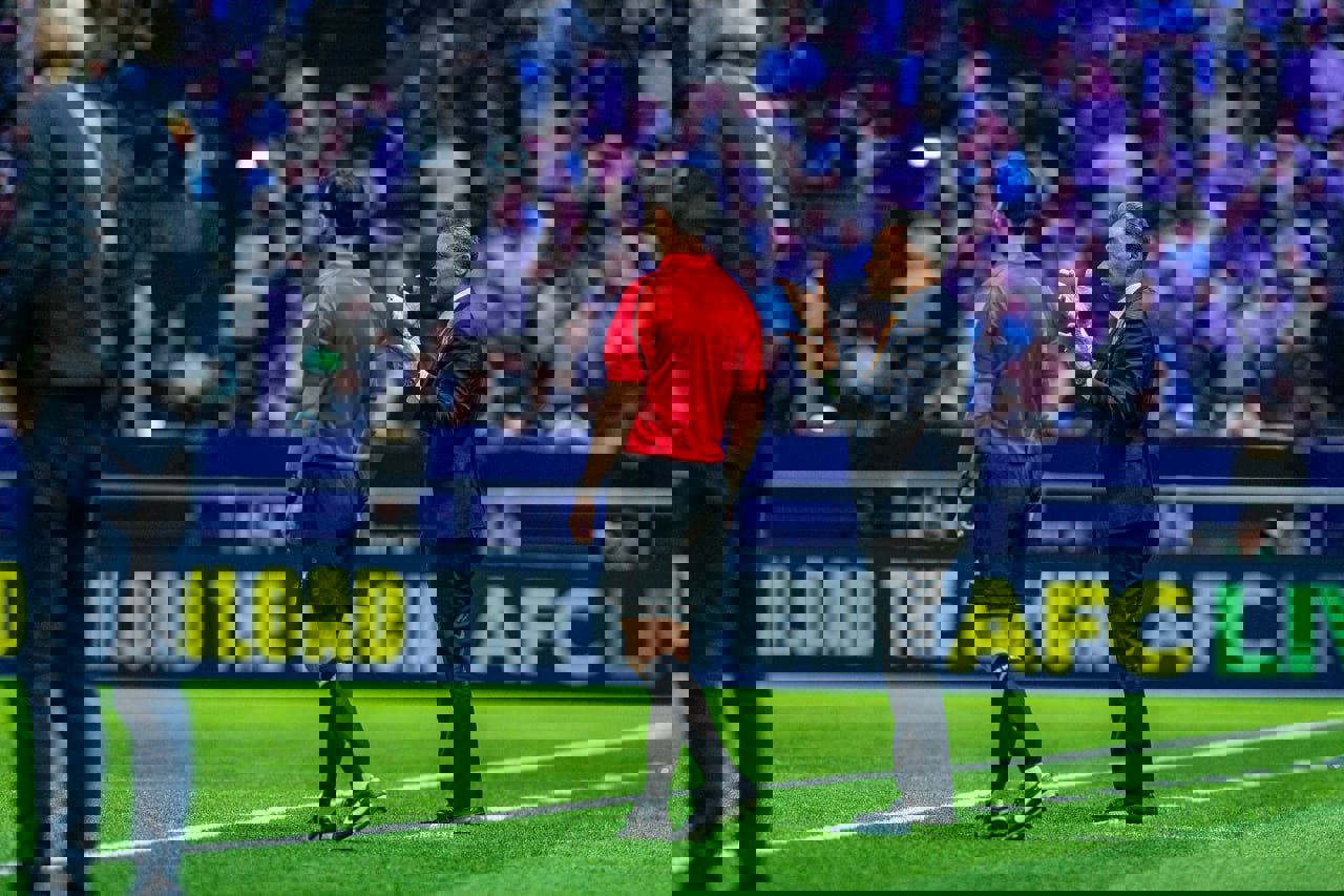 2083041