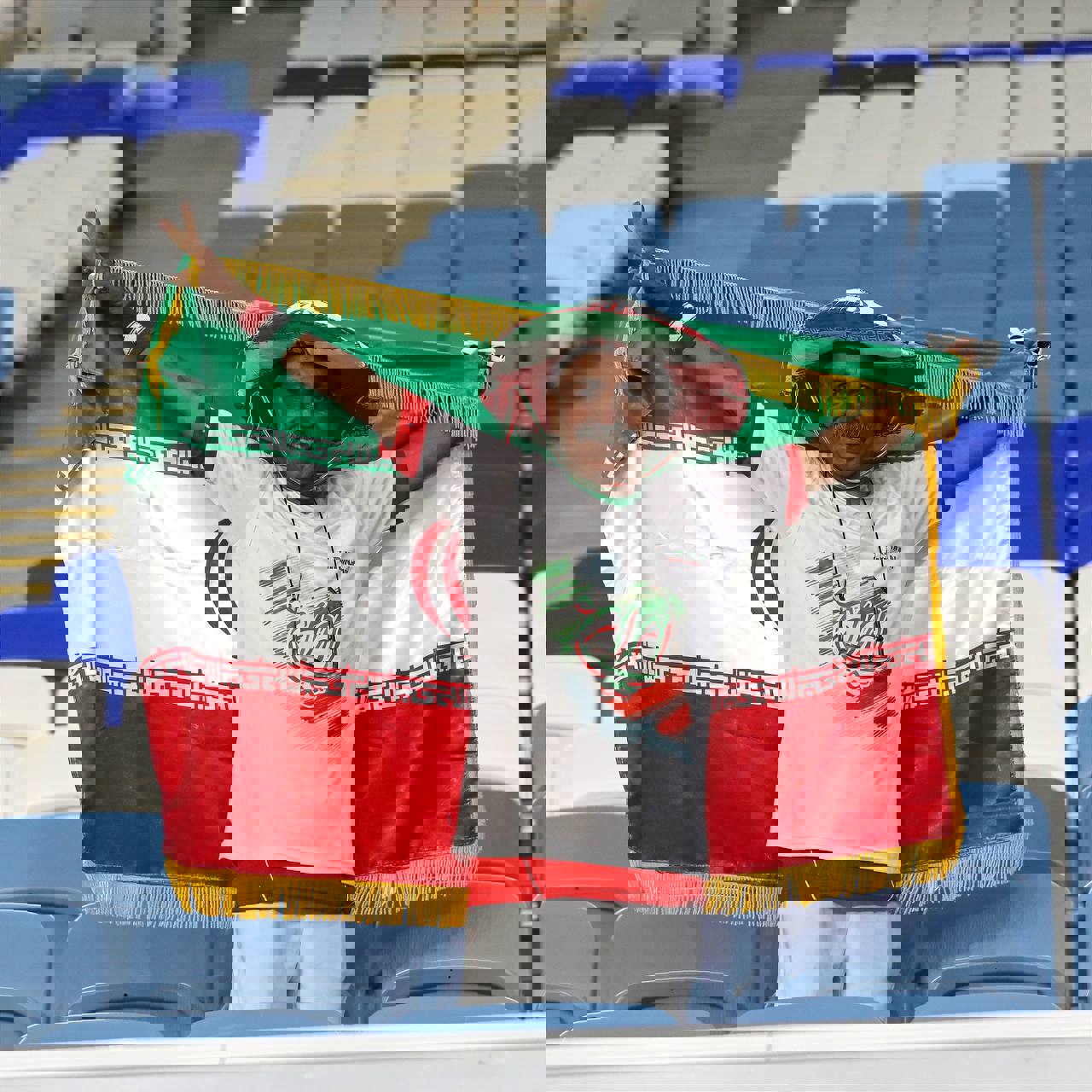 2083118