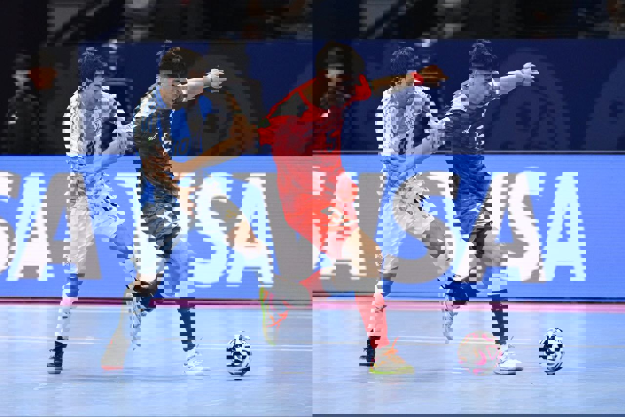 2083157