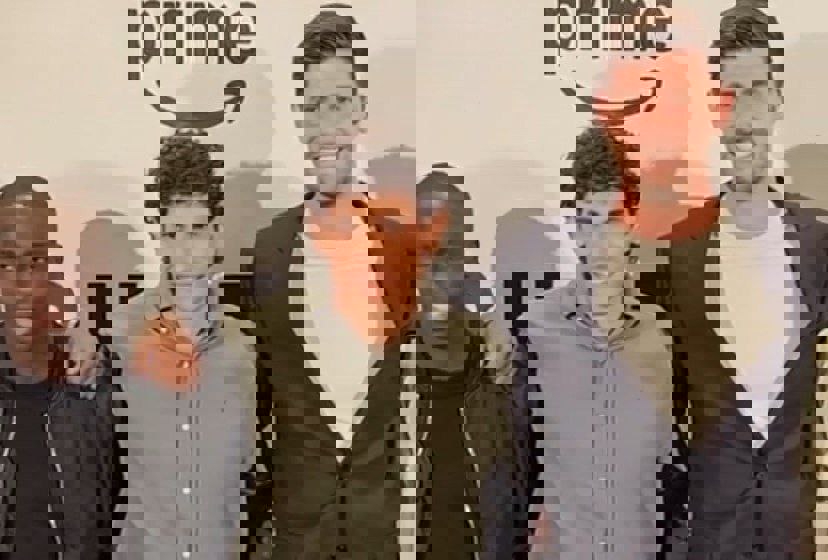 2083621
