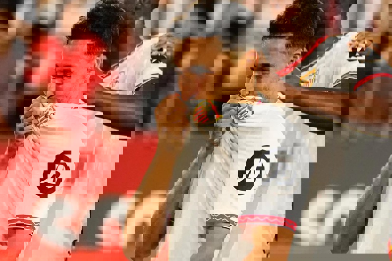 2083307