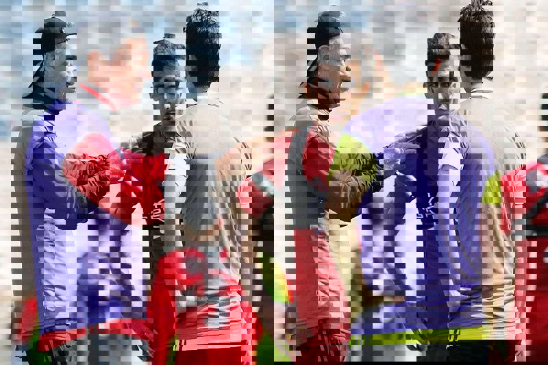 2083384