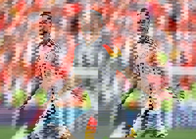 2083608