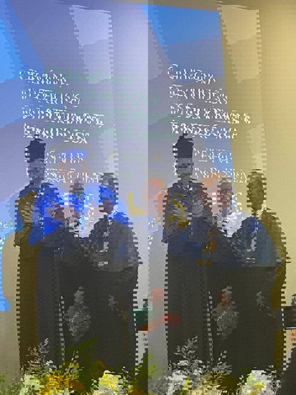 2083819
