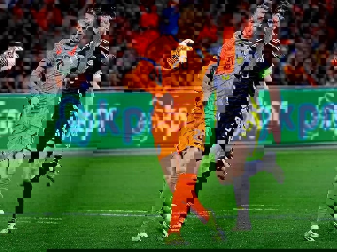 2083825