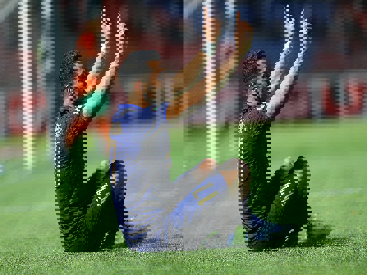 2084132