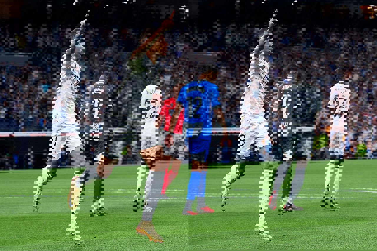 2085897