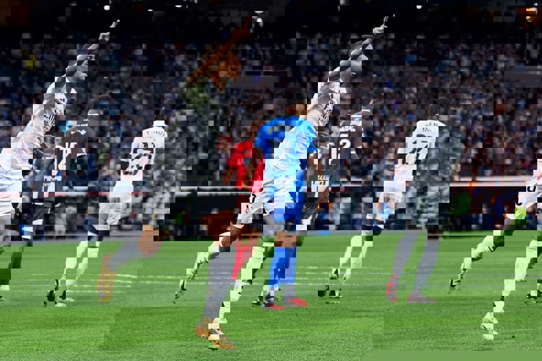 2085897