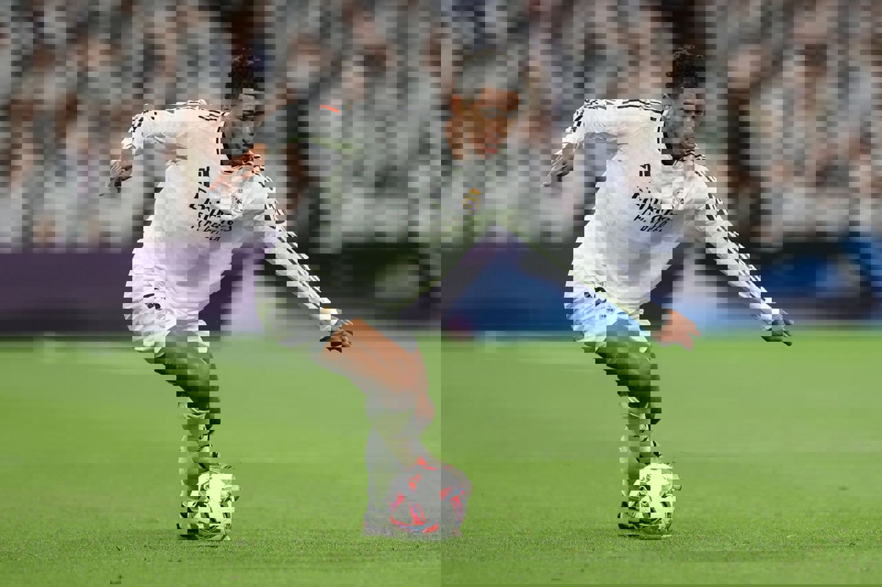 2086956