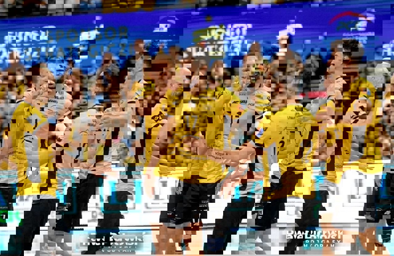 2087399