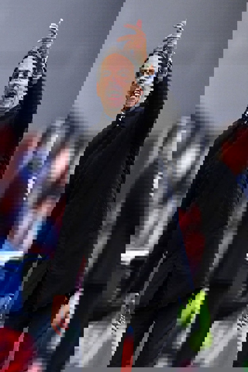 2087637