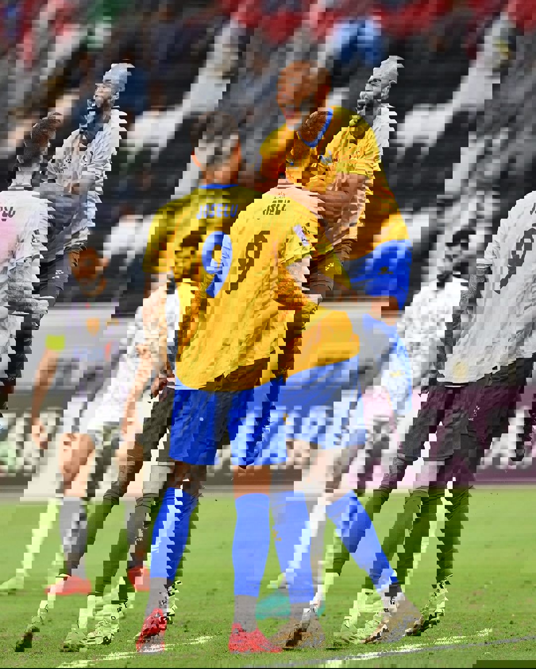 2089402