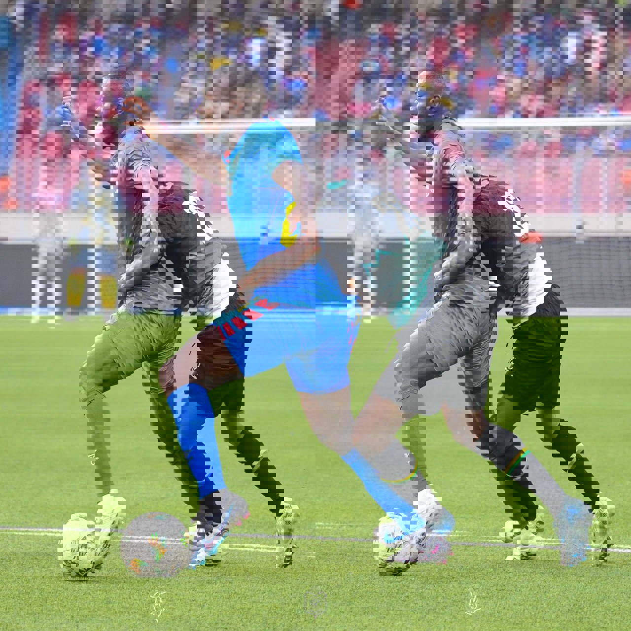 2093318