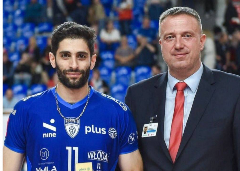 میلاد عبادی پور به پایین ترین سمت راستش می رسد!