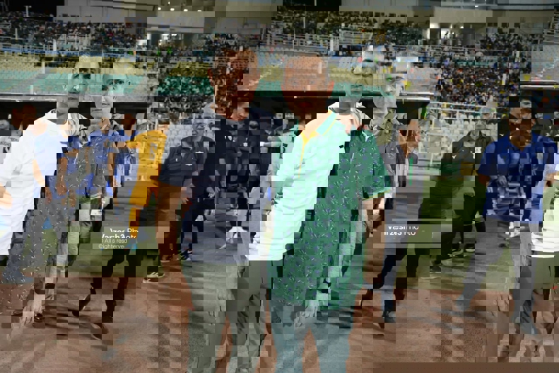 2093094