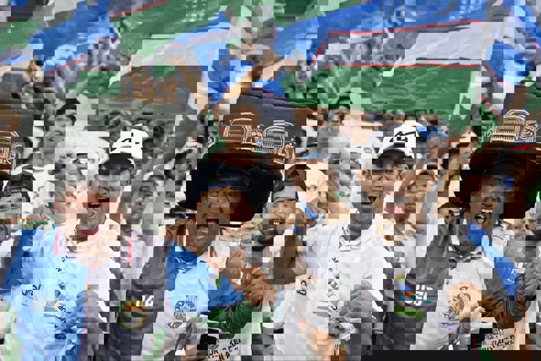 2093294
