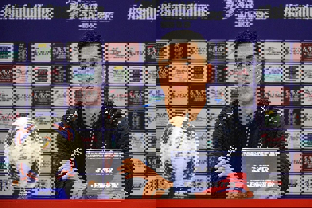 2093261