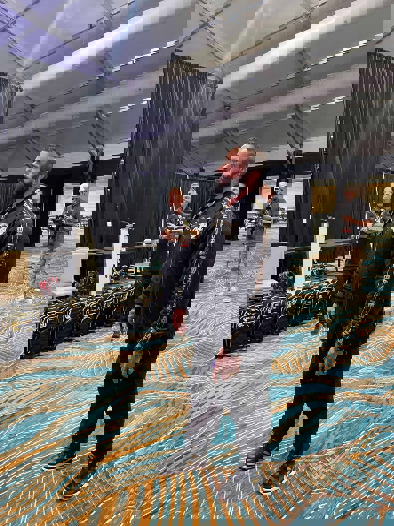 2093704