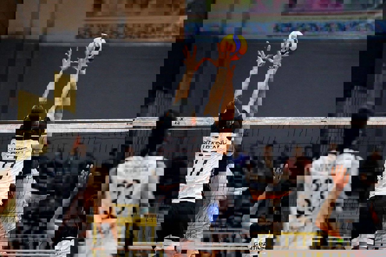 2093438