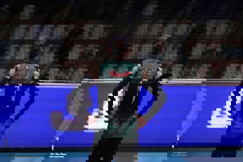 2093437