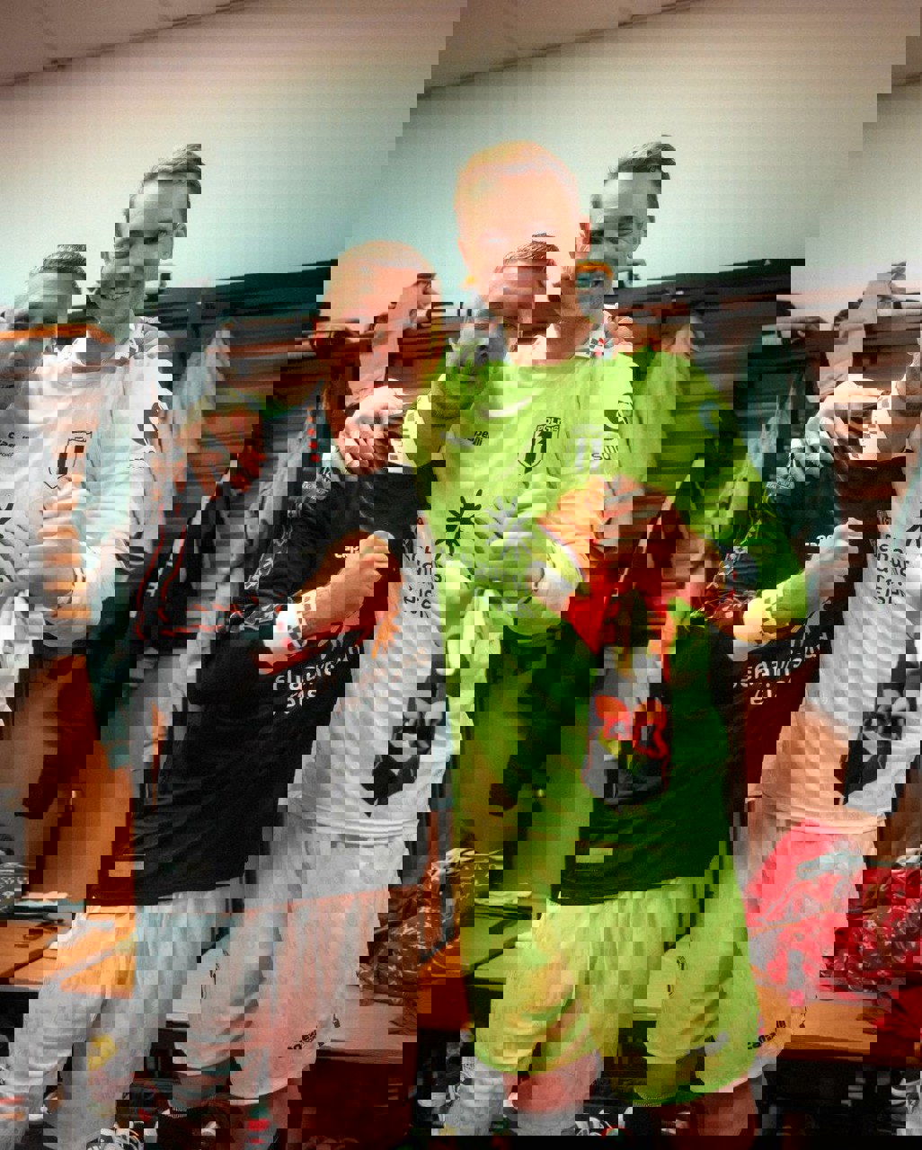 2093485