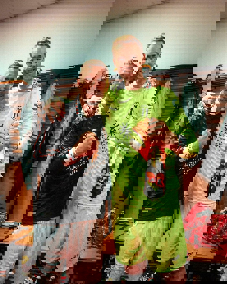 2093485