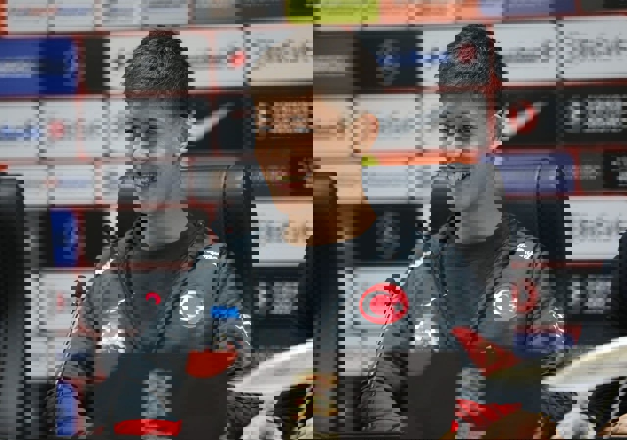 2093676