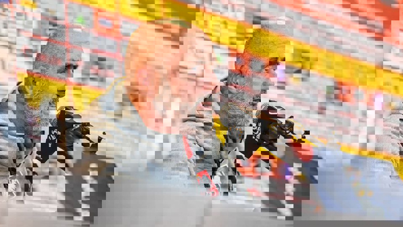 2093678