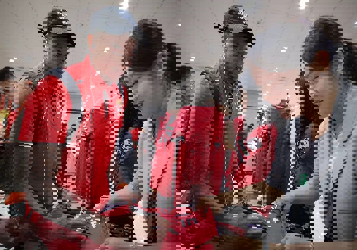 2094137