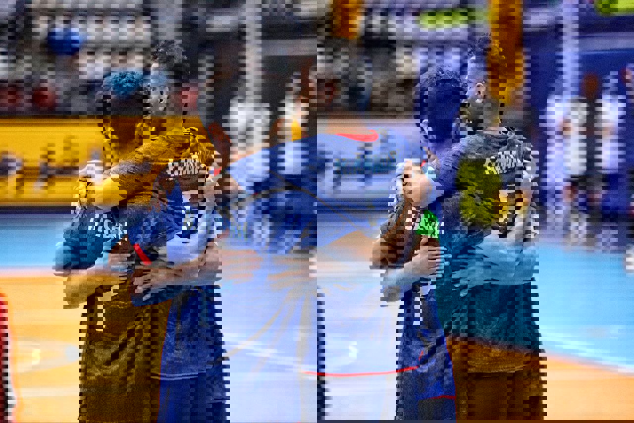 2093783