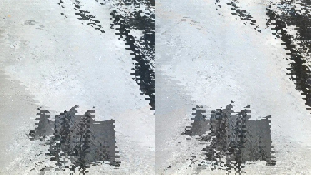 2093818