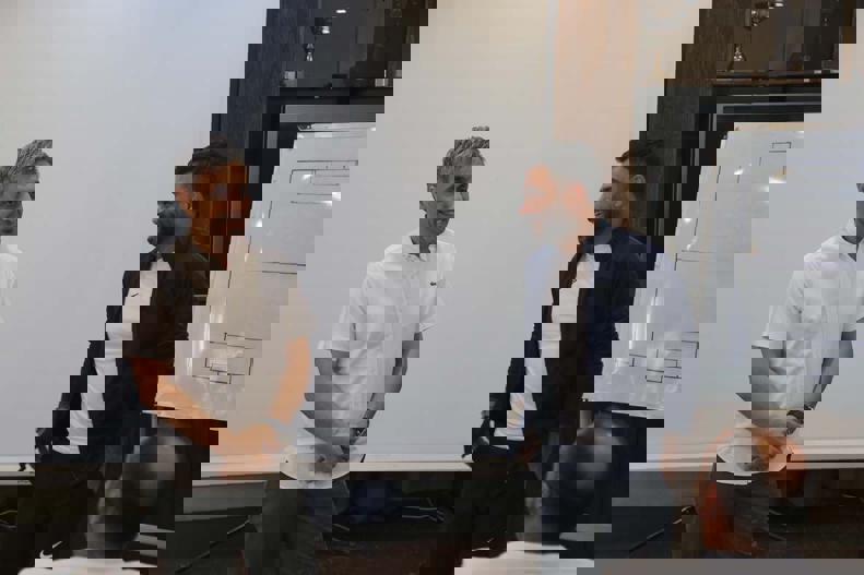 2093966