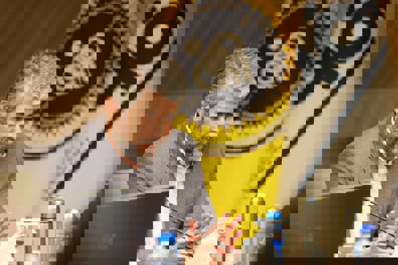 2093884