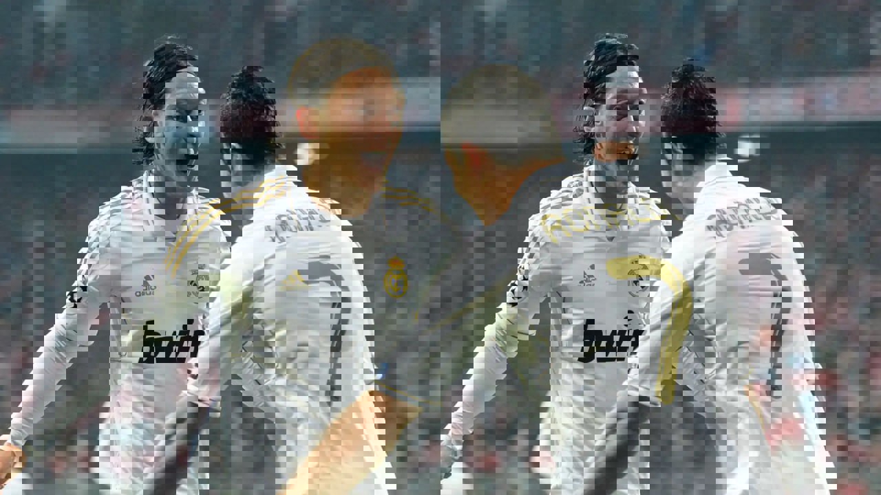 2094301