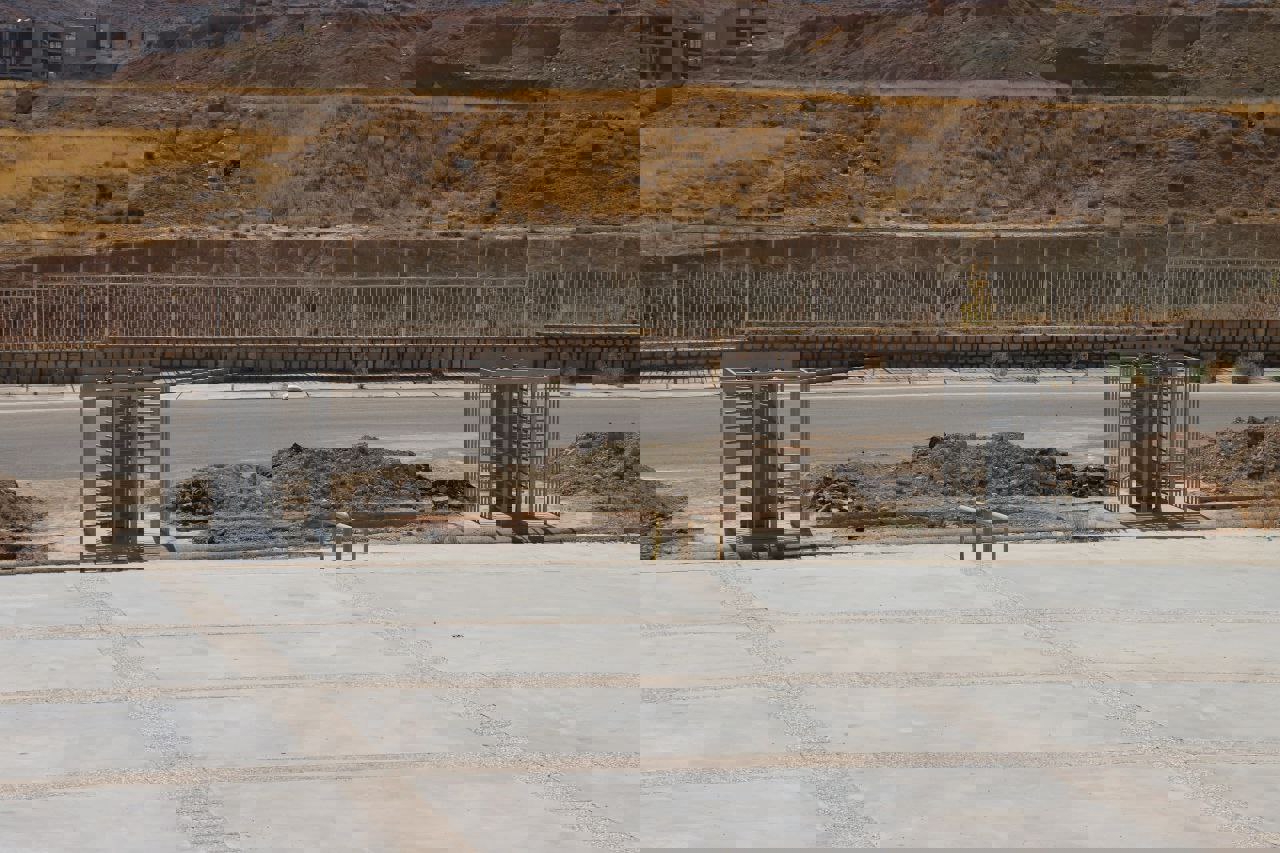 2094945