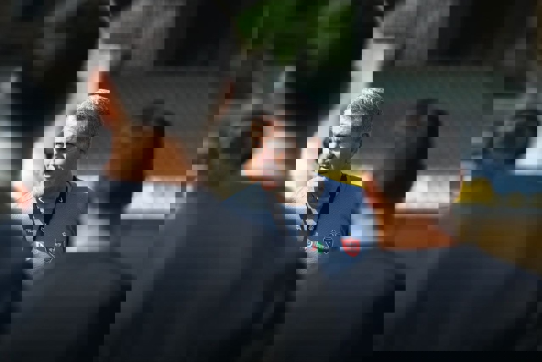 2094872