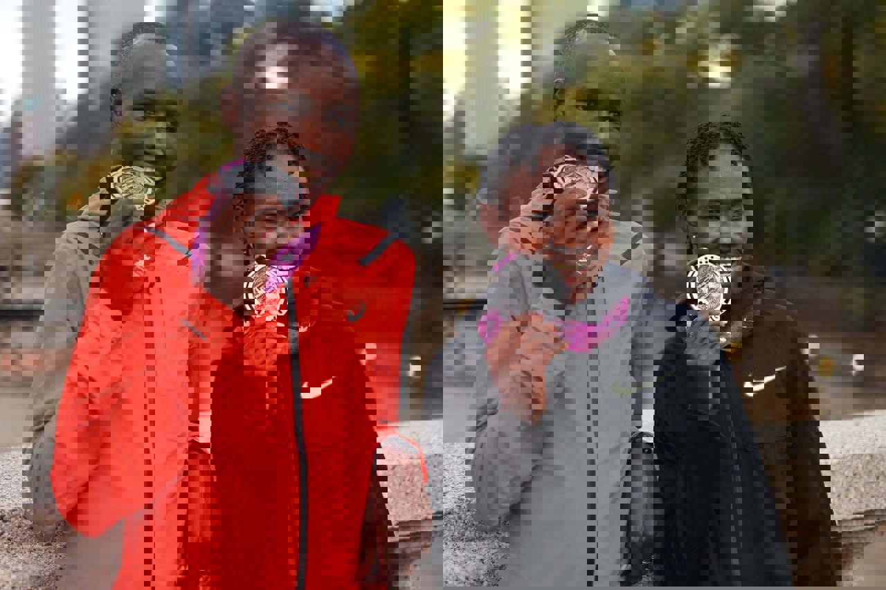 2094963