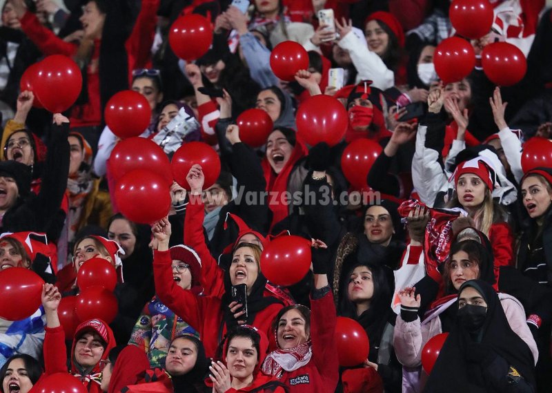 پرسپولیس برد: چالش در جایگاه خانم‌های هوادار