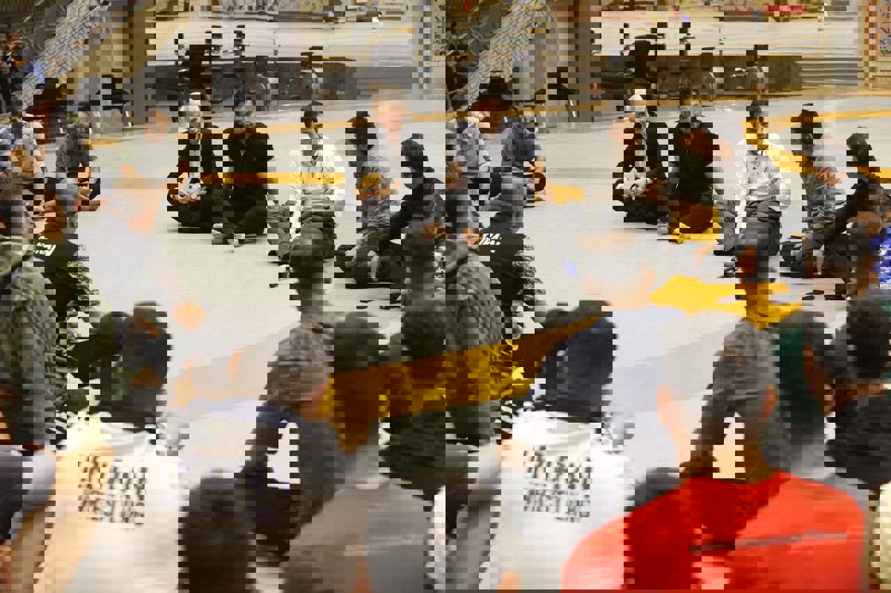 2095883