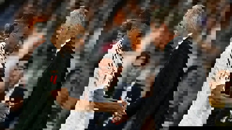 2095933