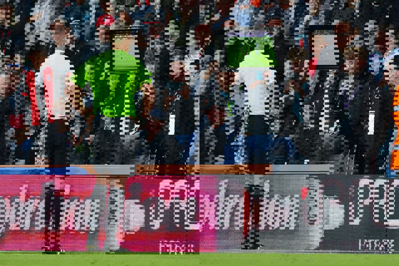 2096957