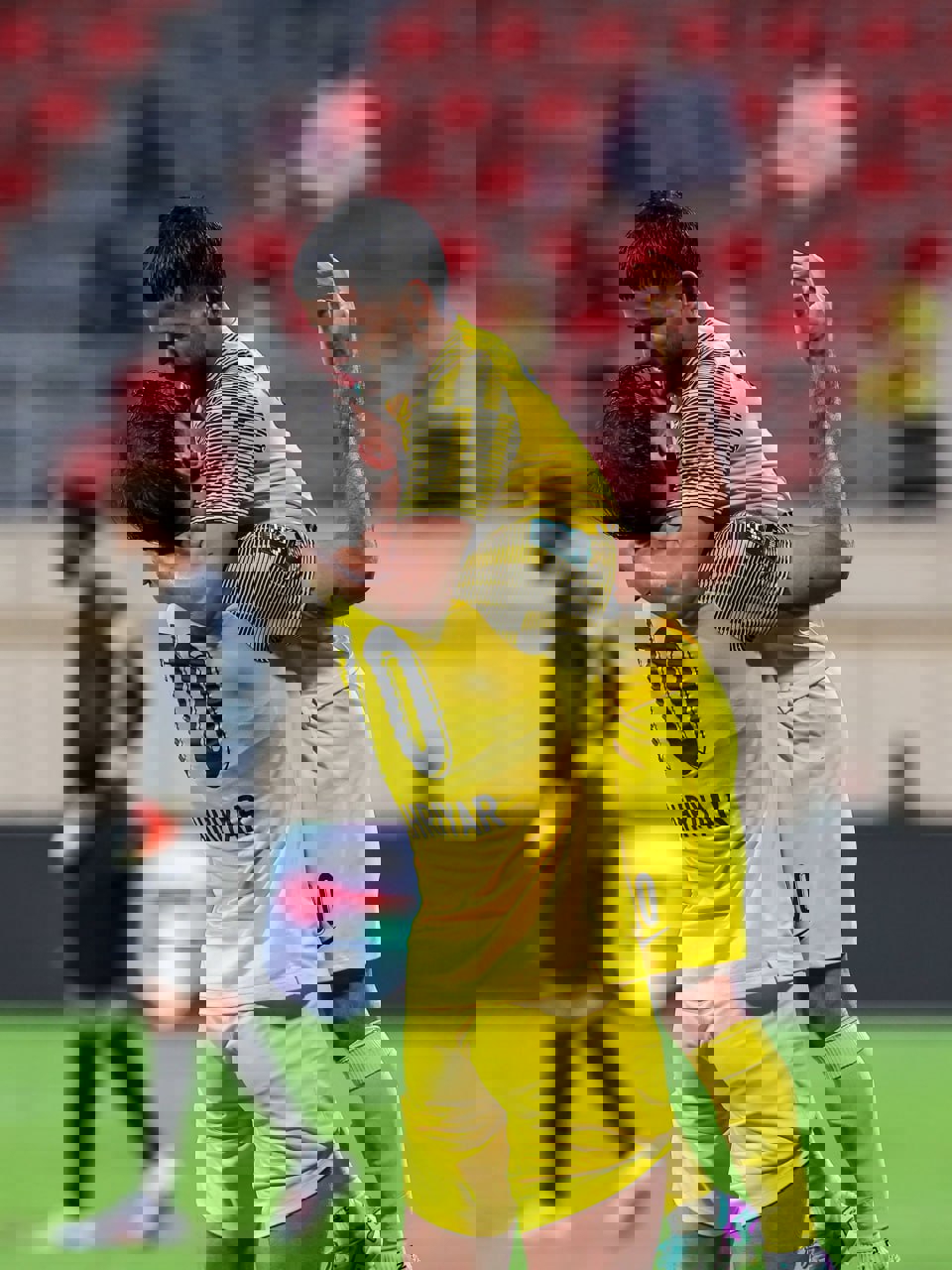 2096973