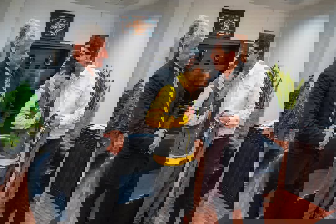 2097323