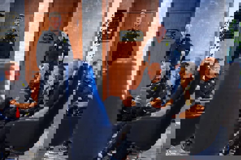 2097661