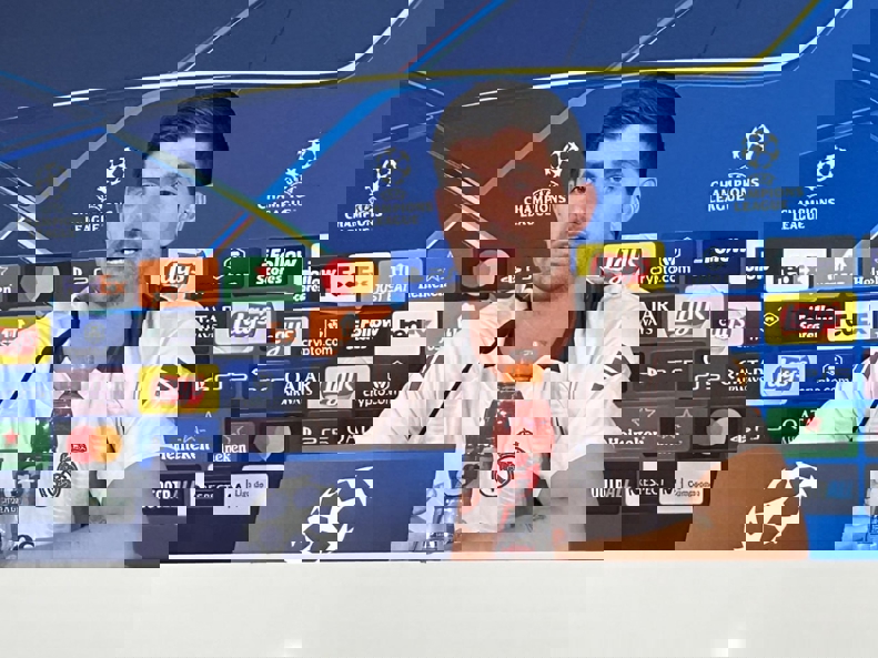 2097802