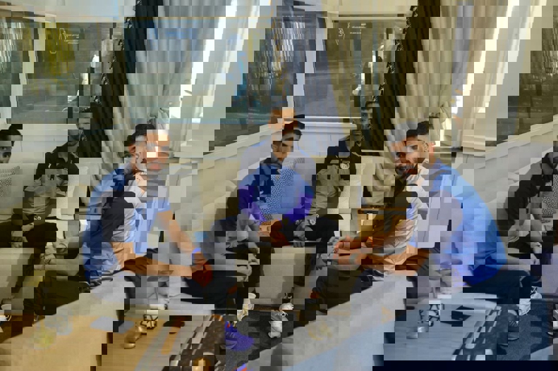 2097834