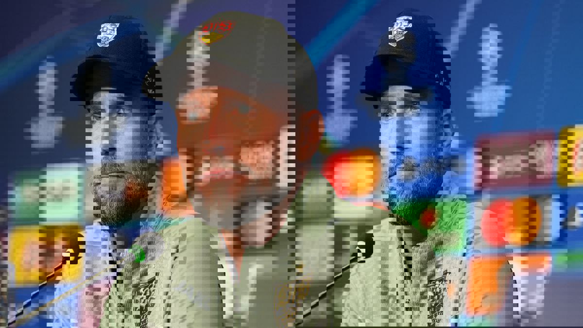 2097869