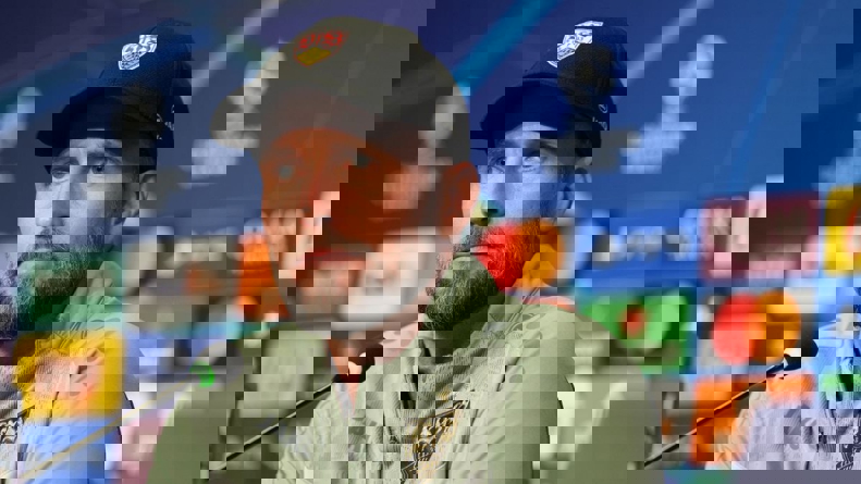 2097869